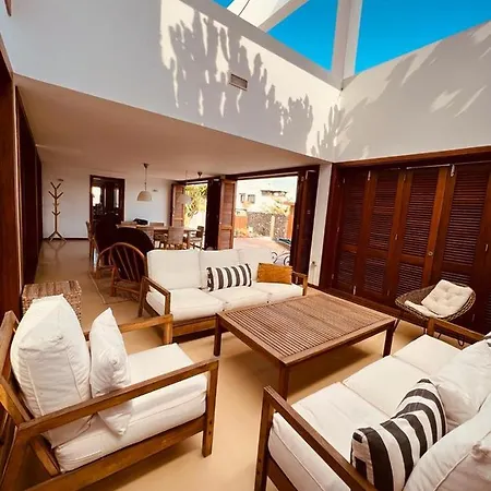 Villa Costa Diseno